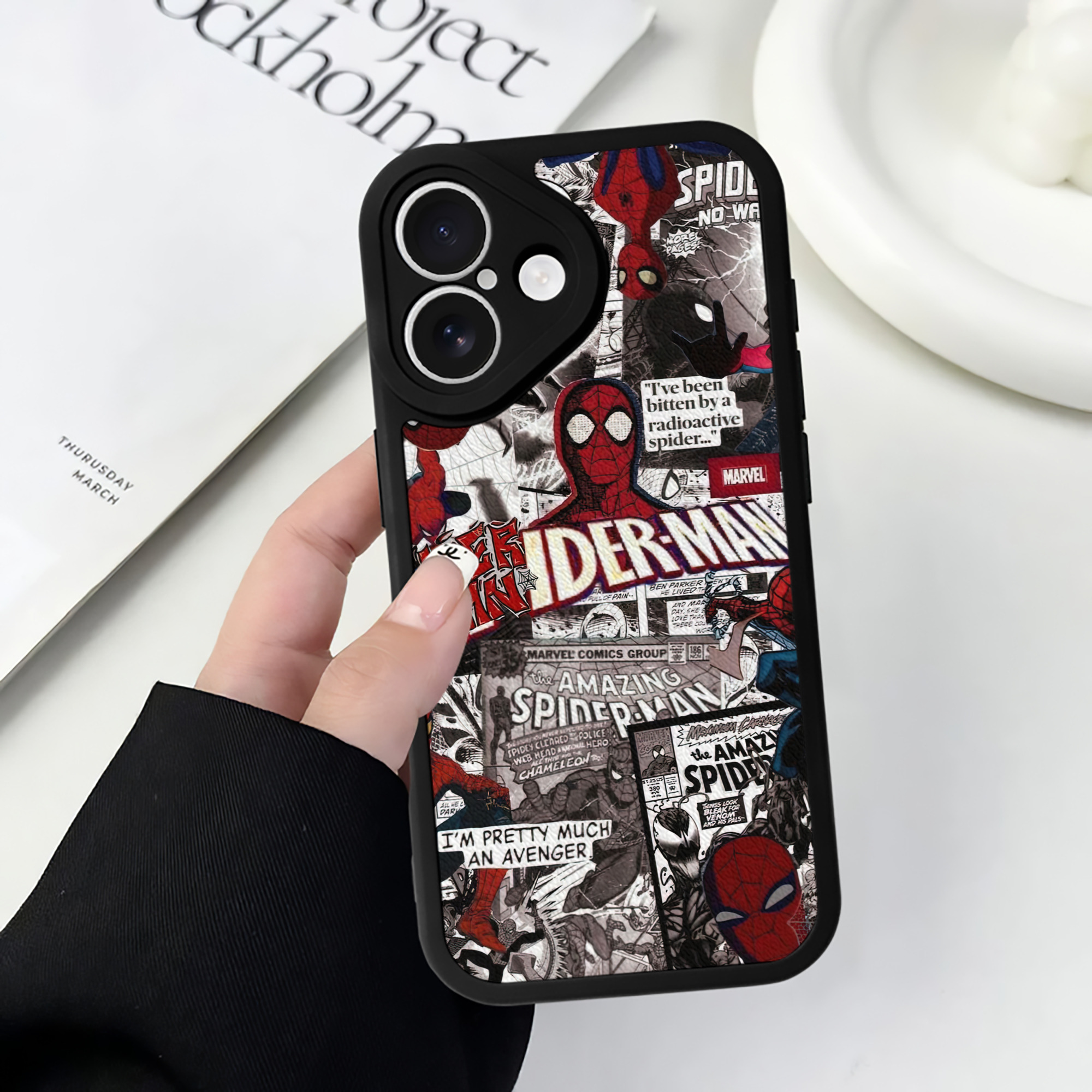 Spider Man スパイダーマン 【iPhone 16シリーズ対応】シリコンスマホケース（レザー調） 材質：シリコン